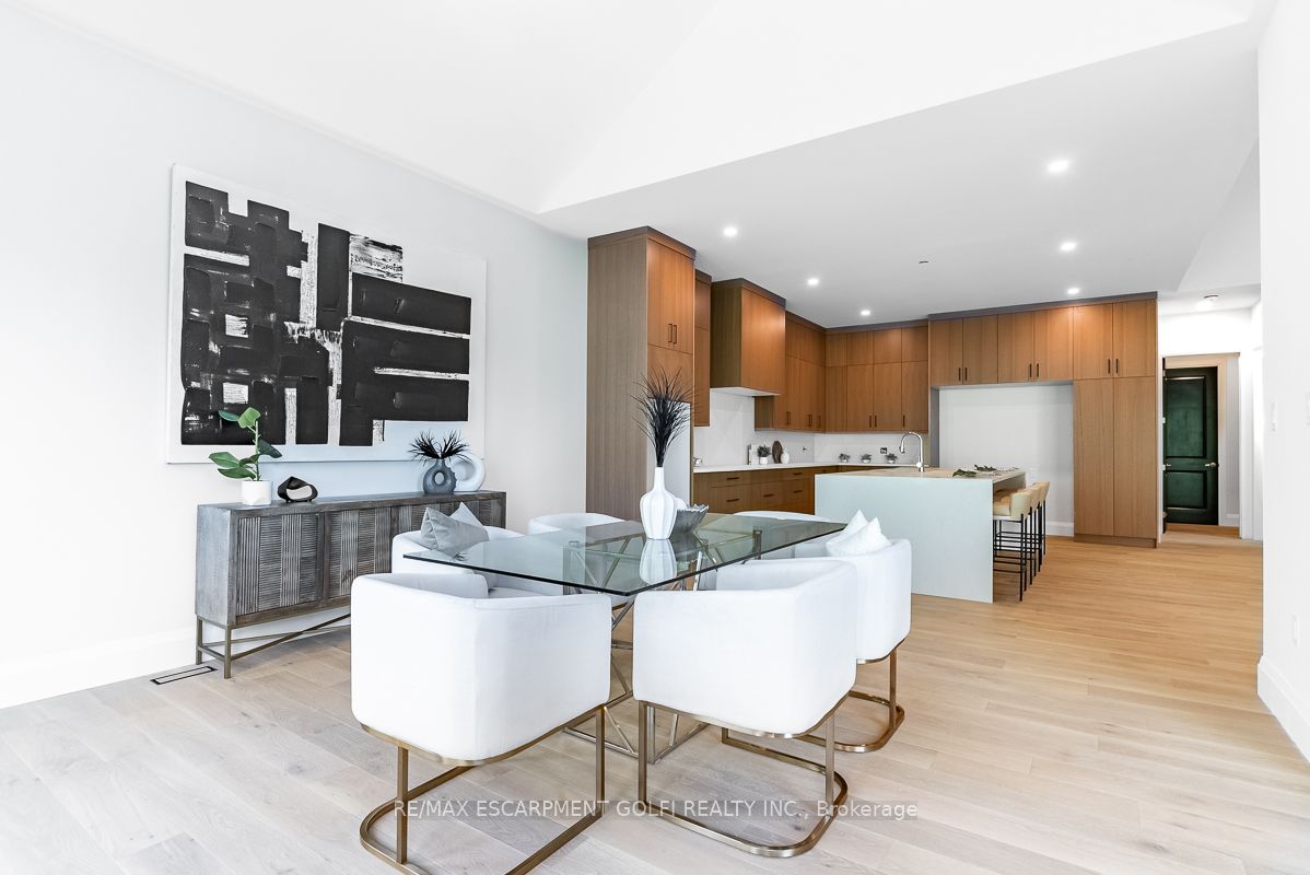 11 Black Willow Crt