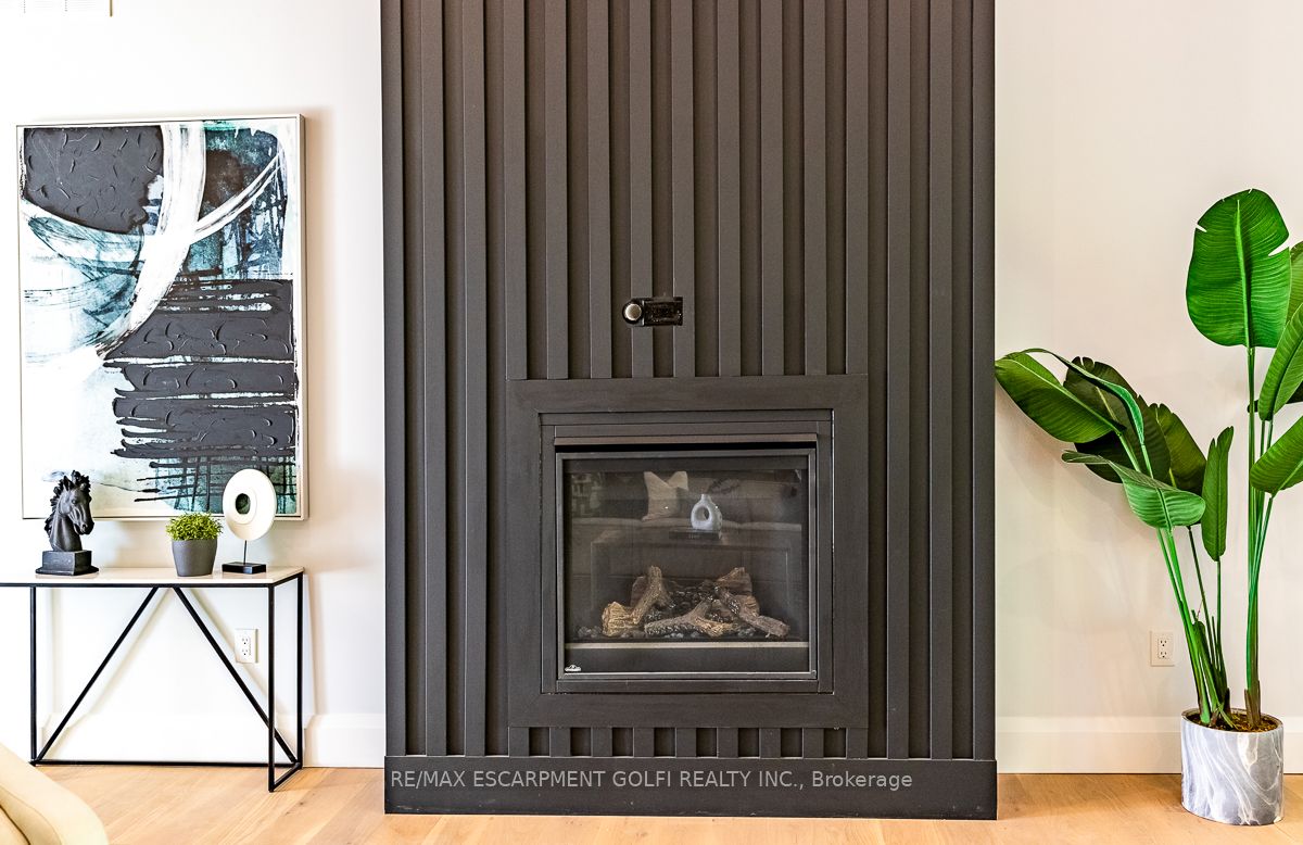 11 Black Willow Crt