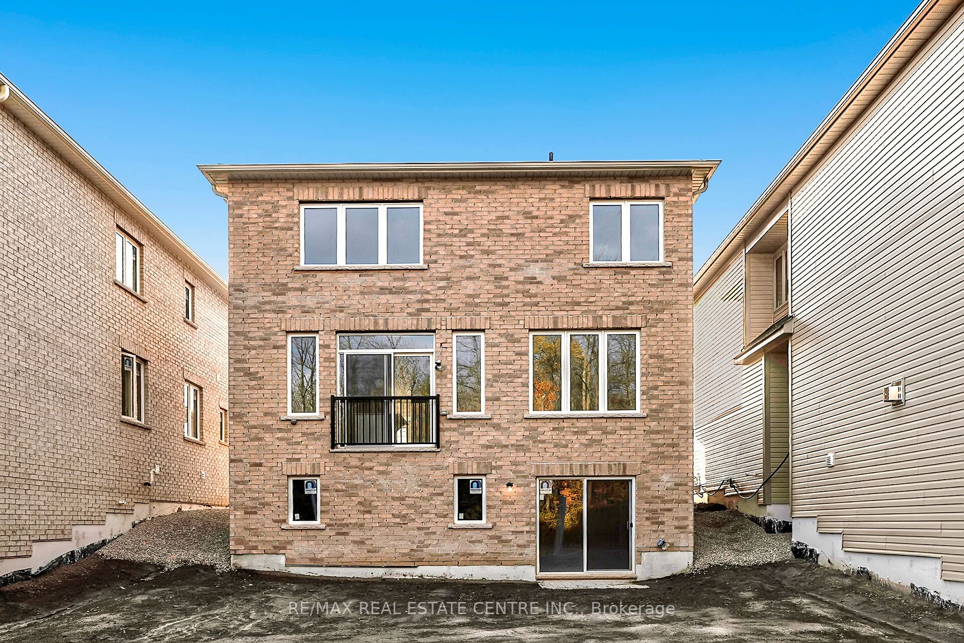 472 Black Cherry Cres