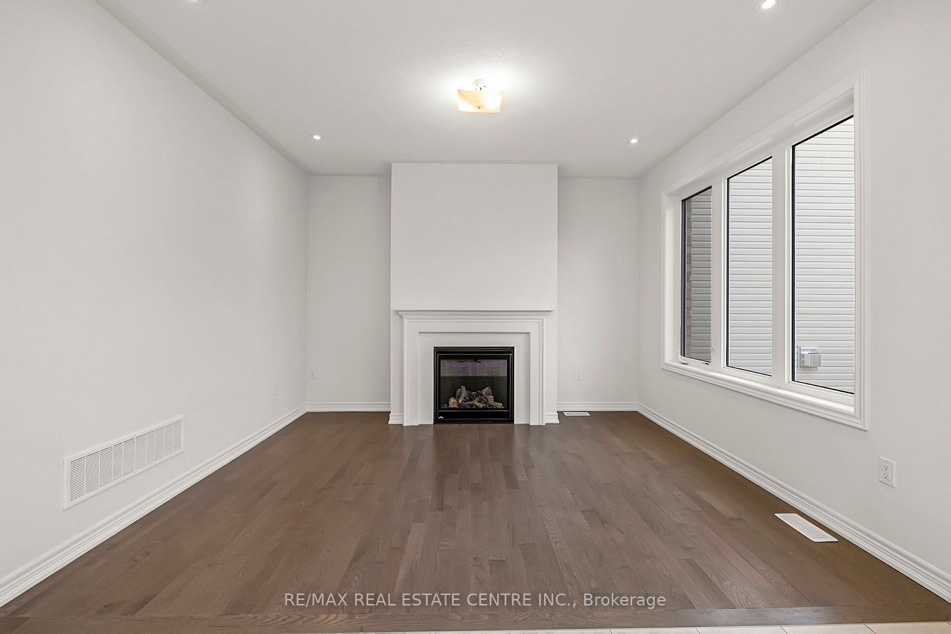 472 Black Cherry Cres