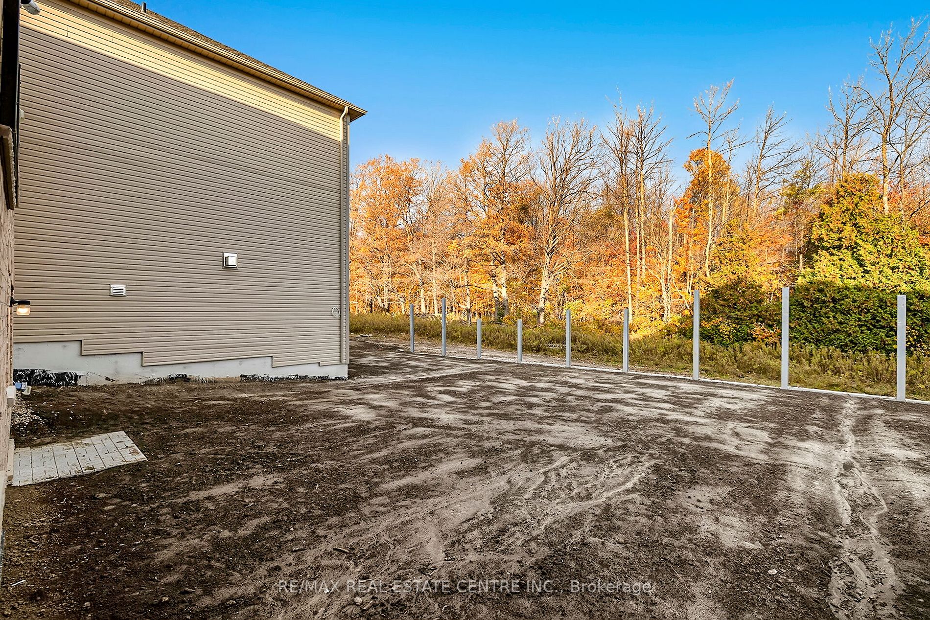 472 Black Cherry Cres