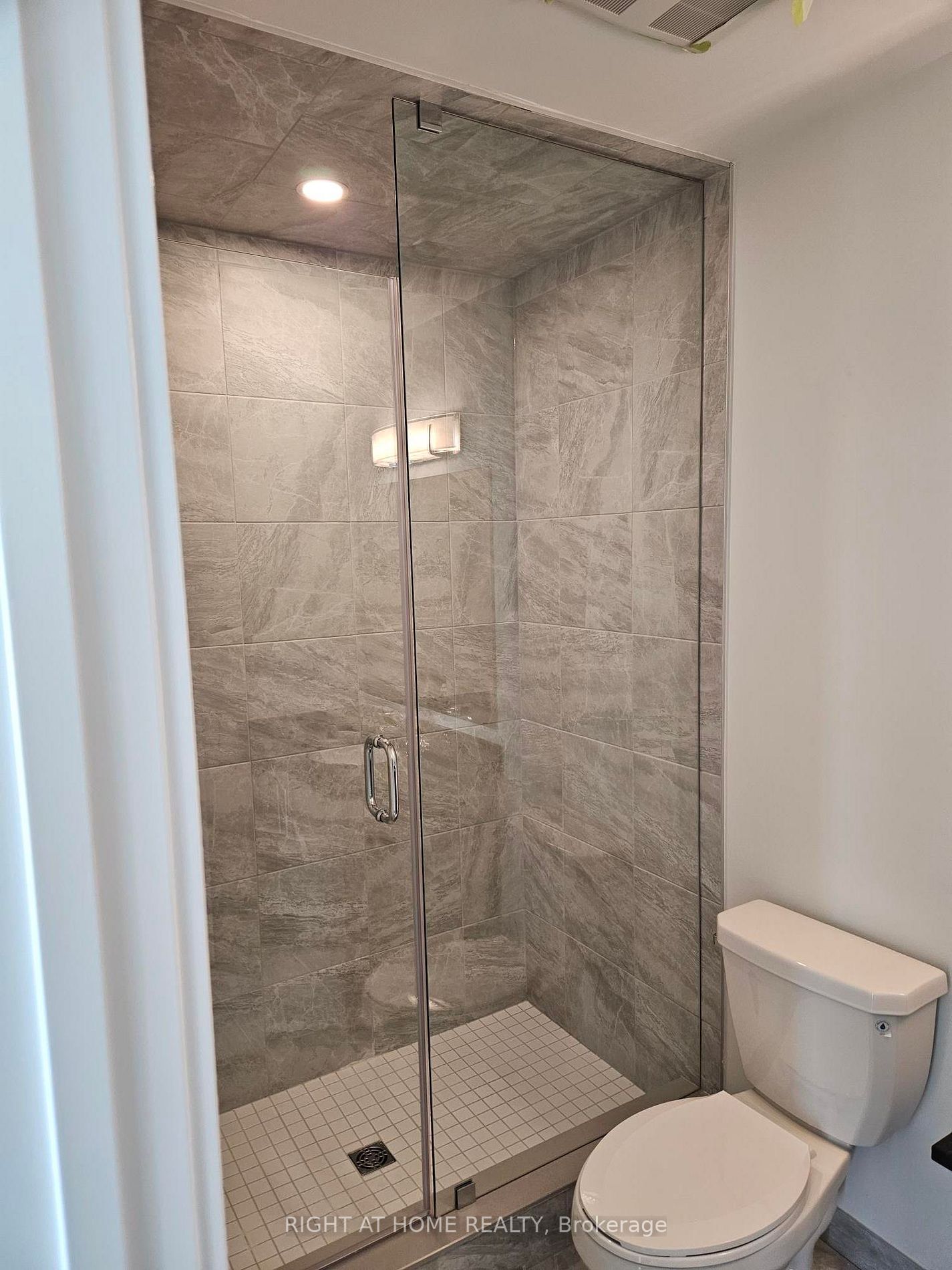 600 North Service Rd, #405