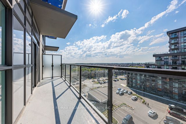 460 Dundas St E, #713