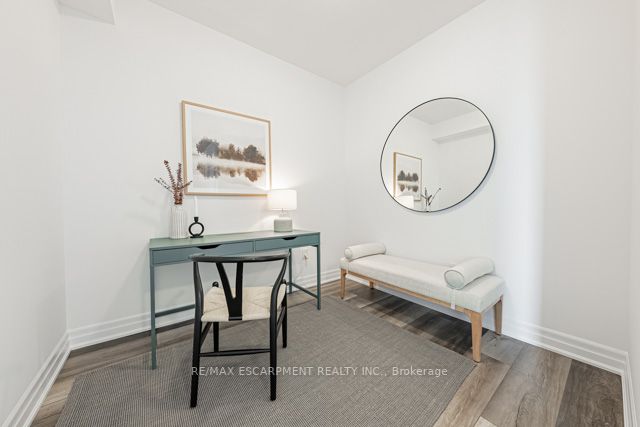 460 Dundas St E, #713
