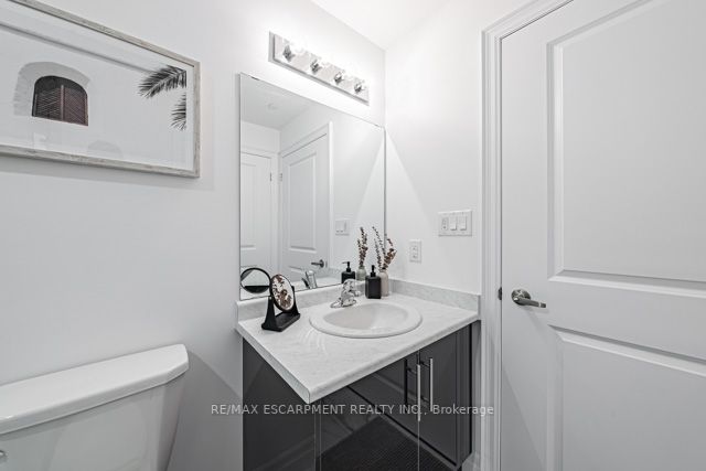 460 Dundas St E, #713