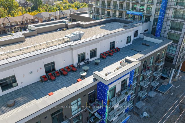 460 Dundas St E, #713