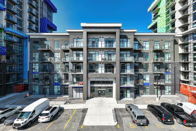 460 Dundas St E, #713