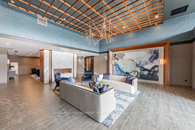 460 Dundas St E, #713