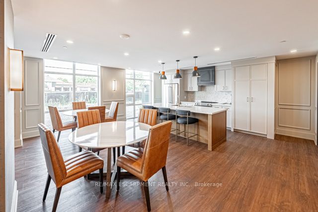 460 Dundas St E, #713