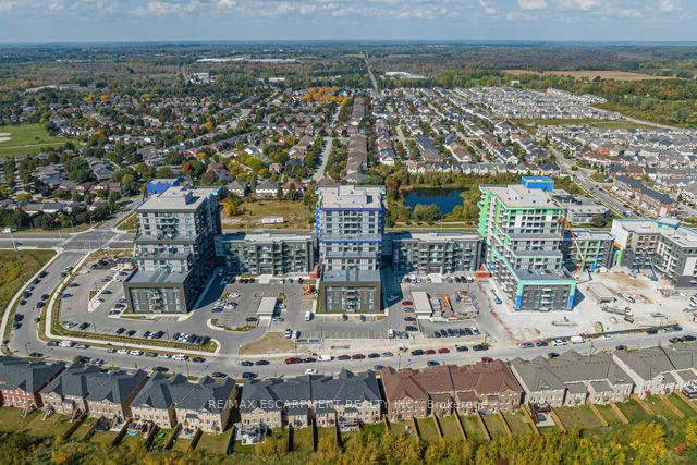 460 Dundas St E, #713
