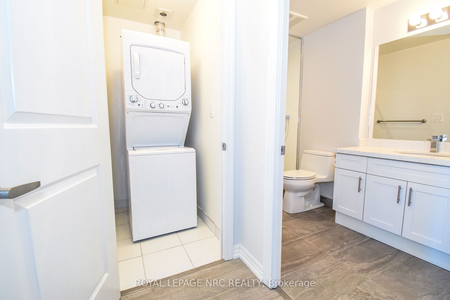 560 North Service Rd, #506