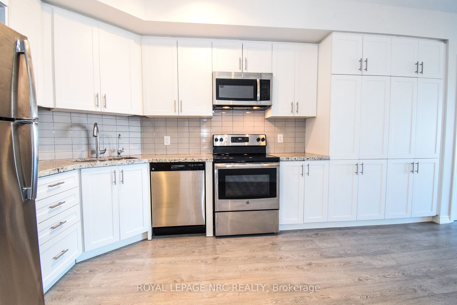 560 North Service Rd, #506