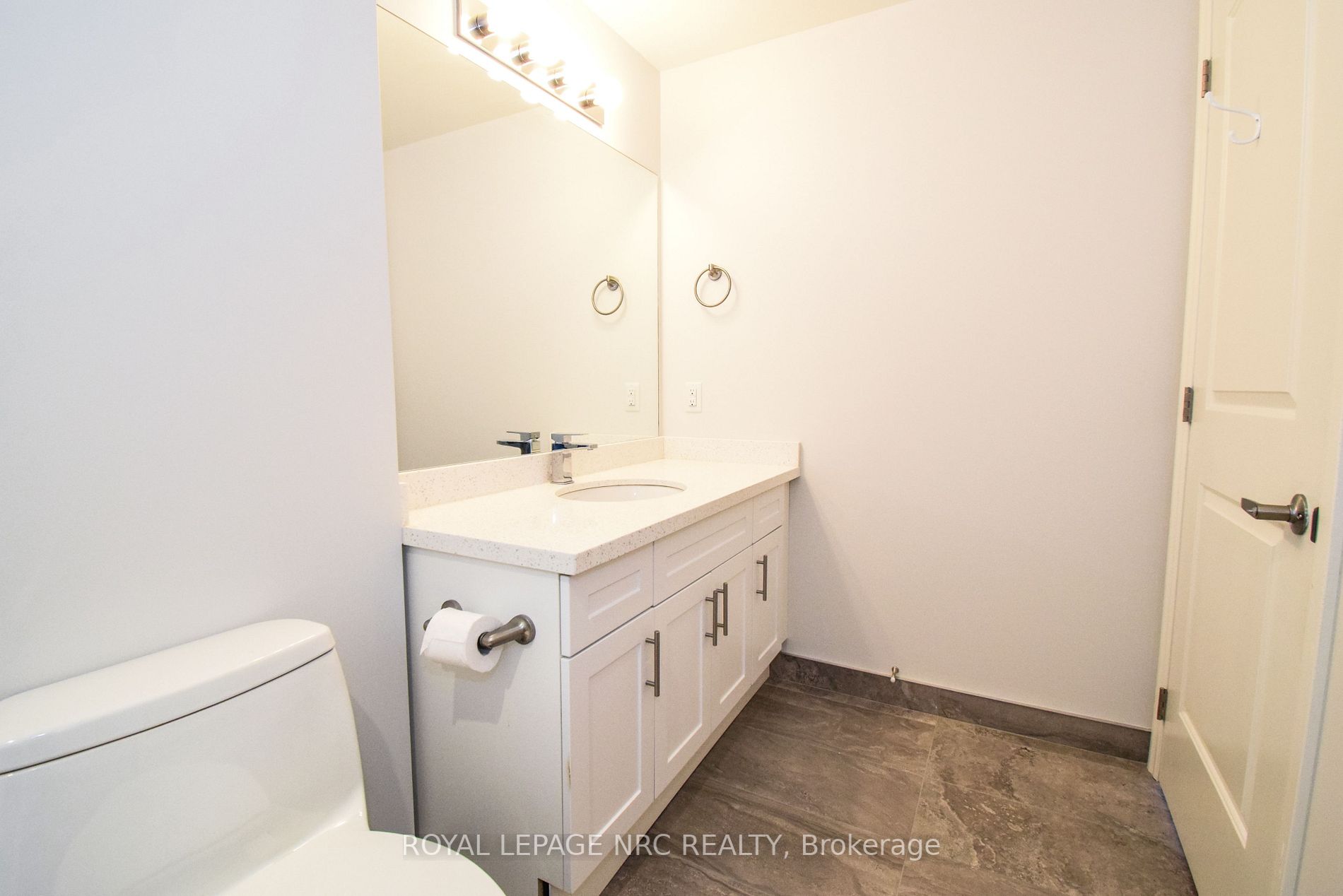 560 North Service Rd, #506