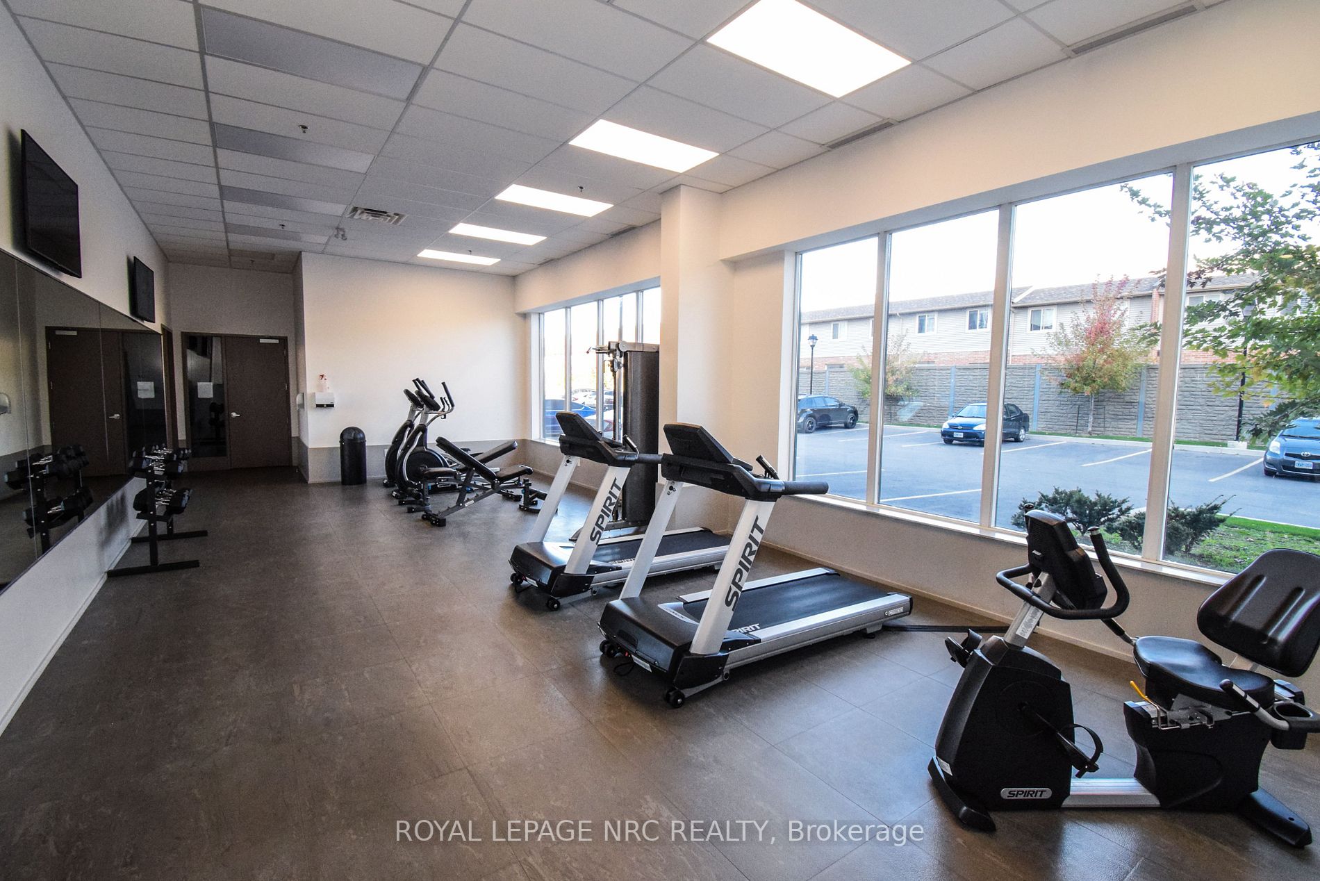 560 North Service Rd, #506