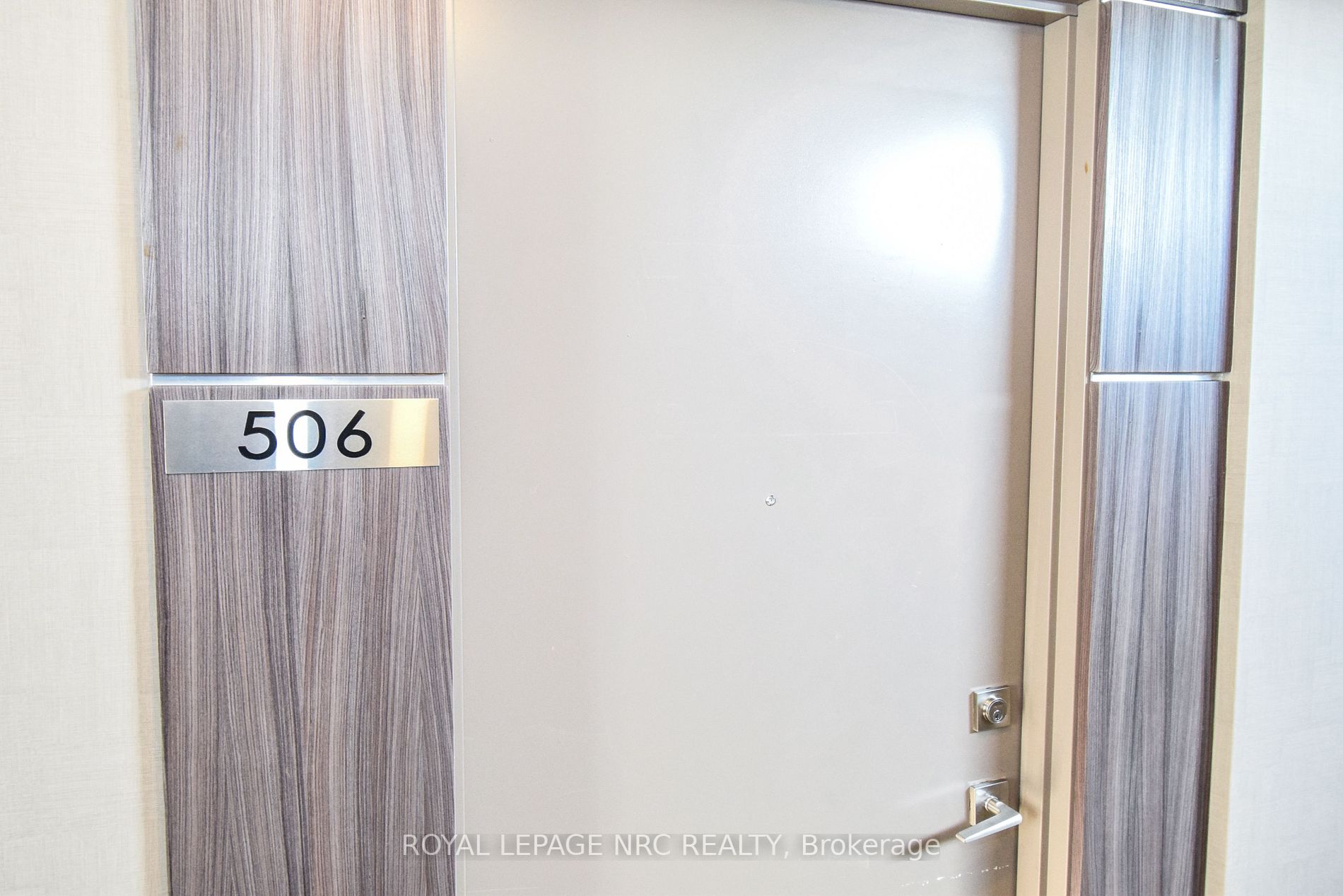 560 North Service Rd, #506