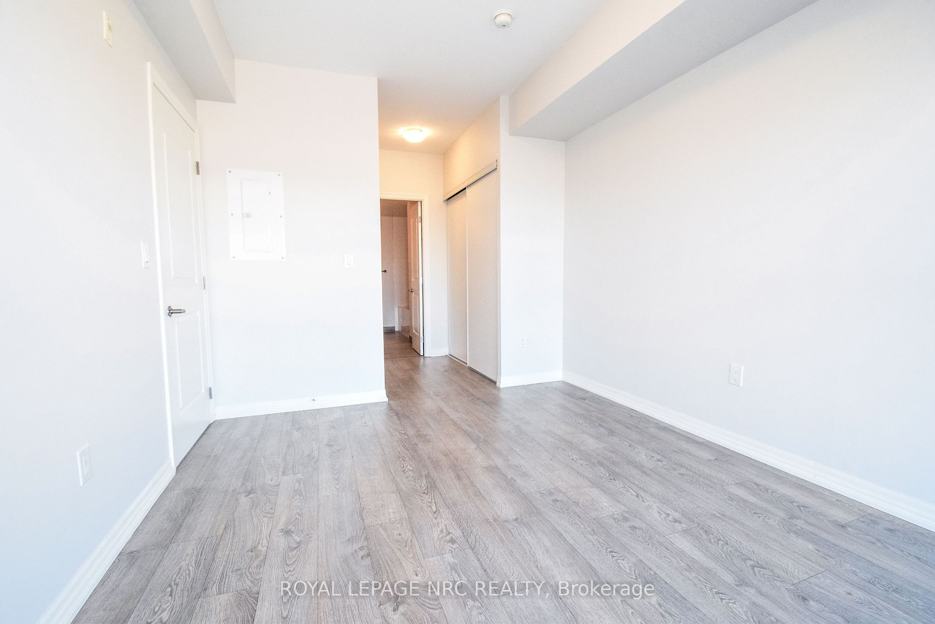 560 North Service Rd, #506