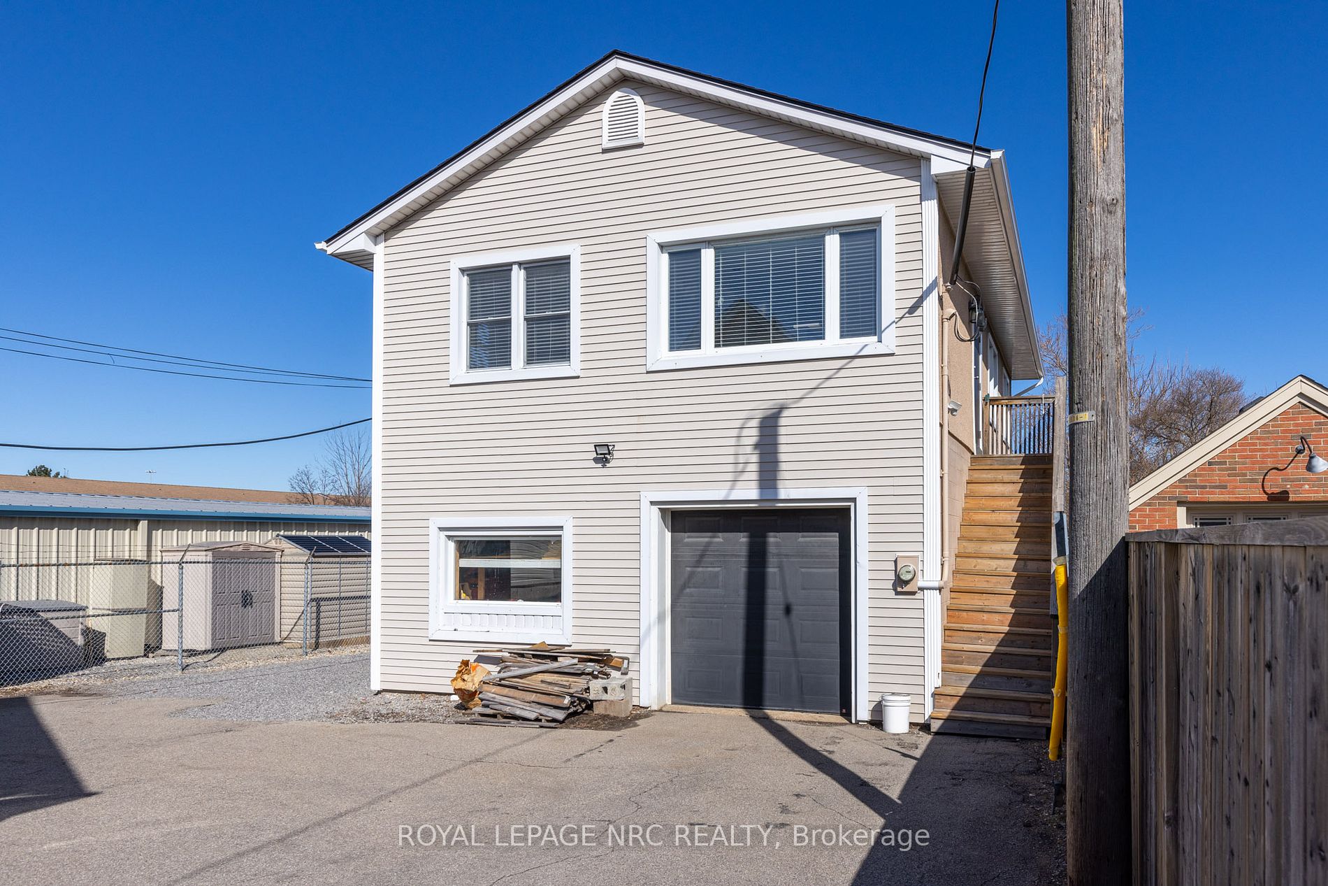 221.5 Carlton St