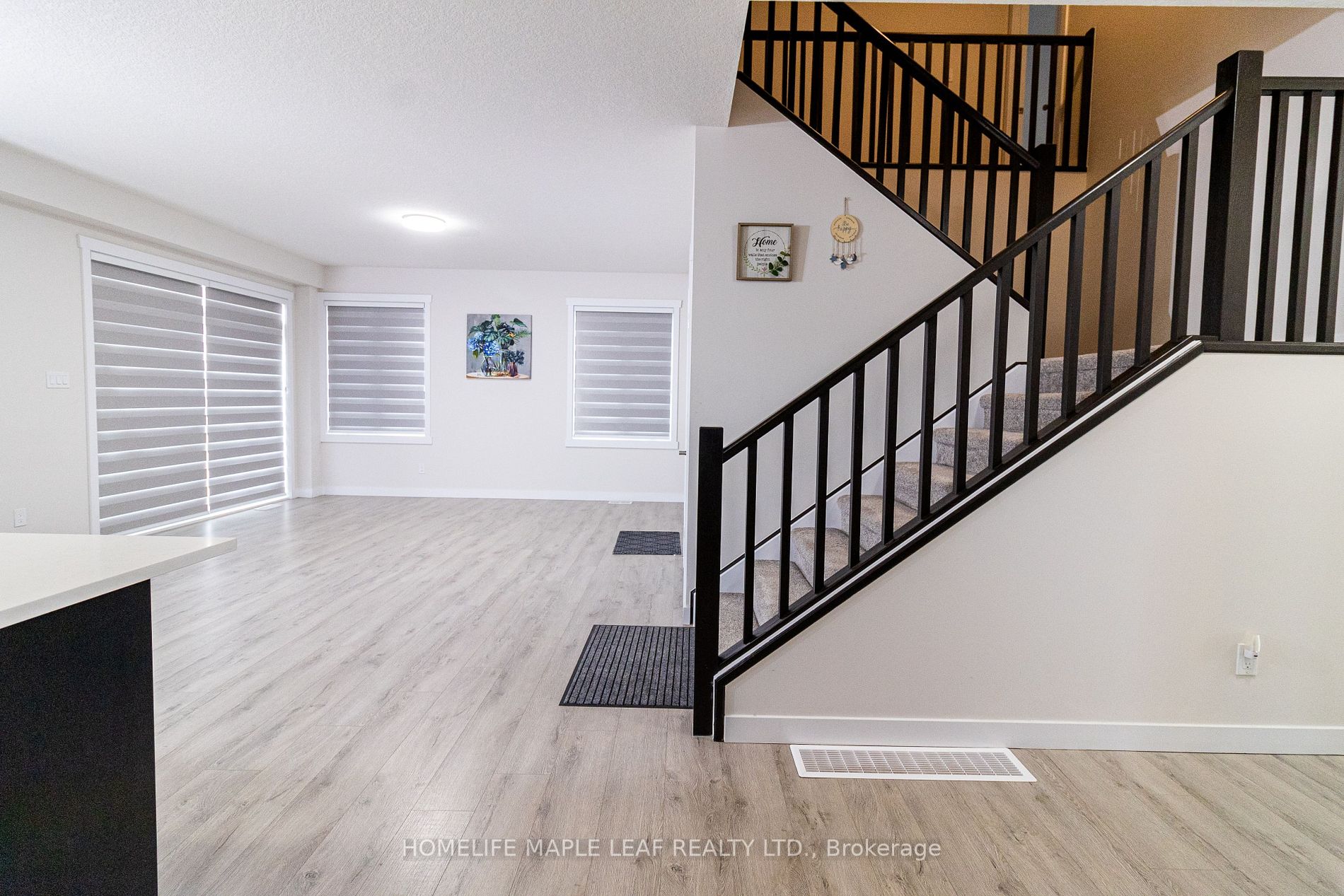 68 Moon Cres