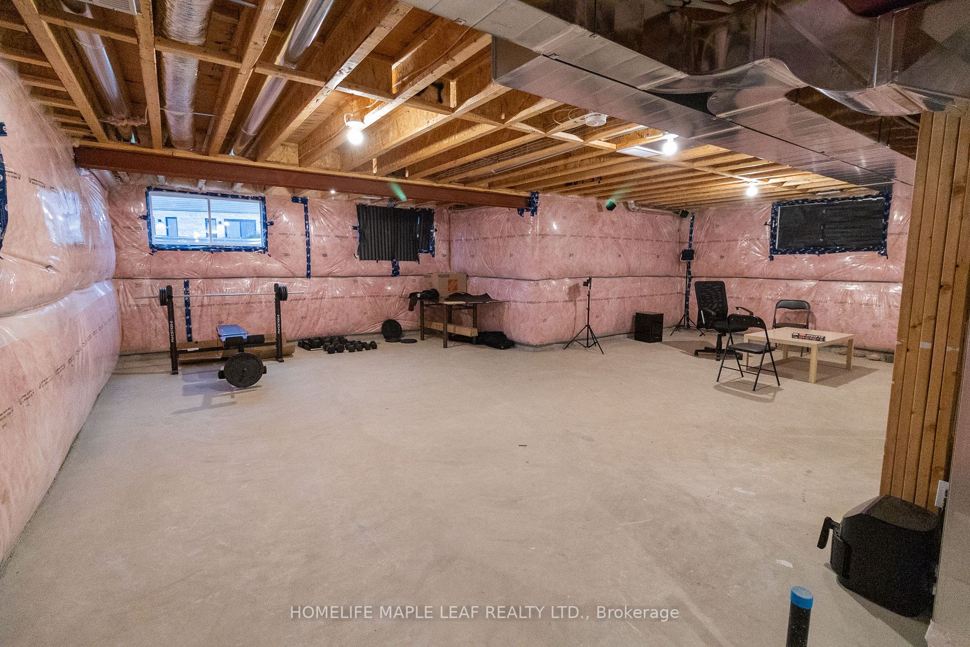 68 Moon Cres