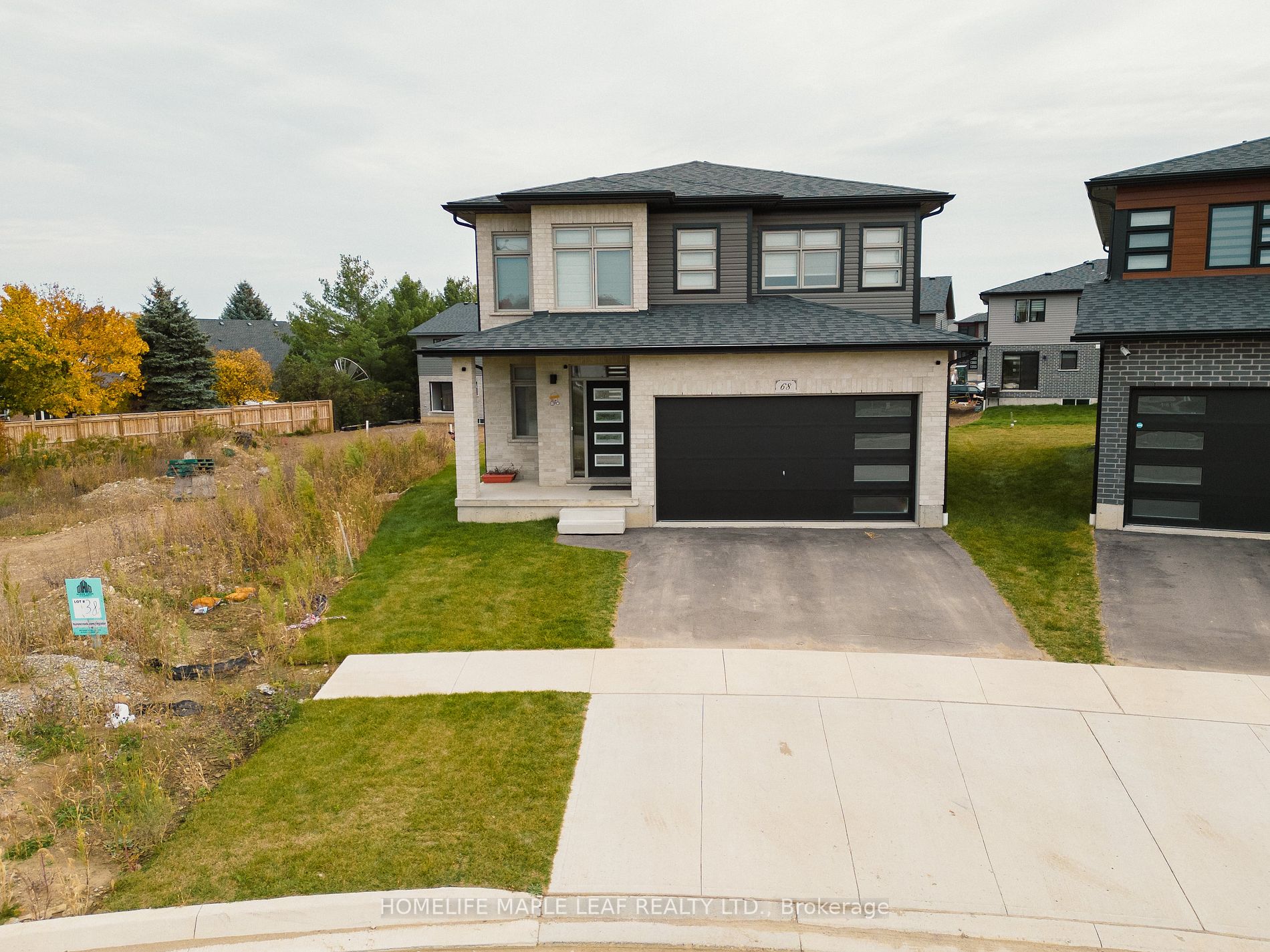 68 Moon Cres