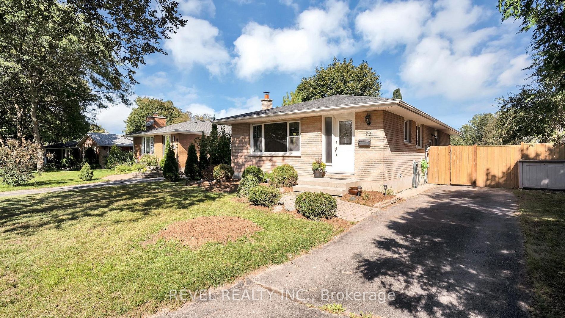 73 Cottonwood Cres