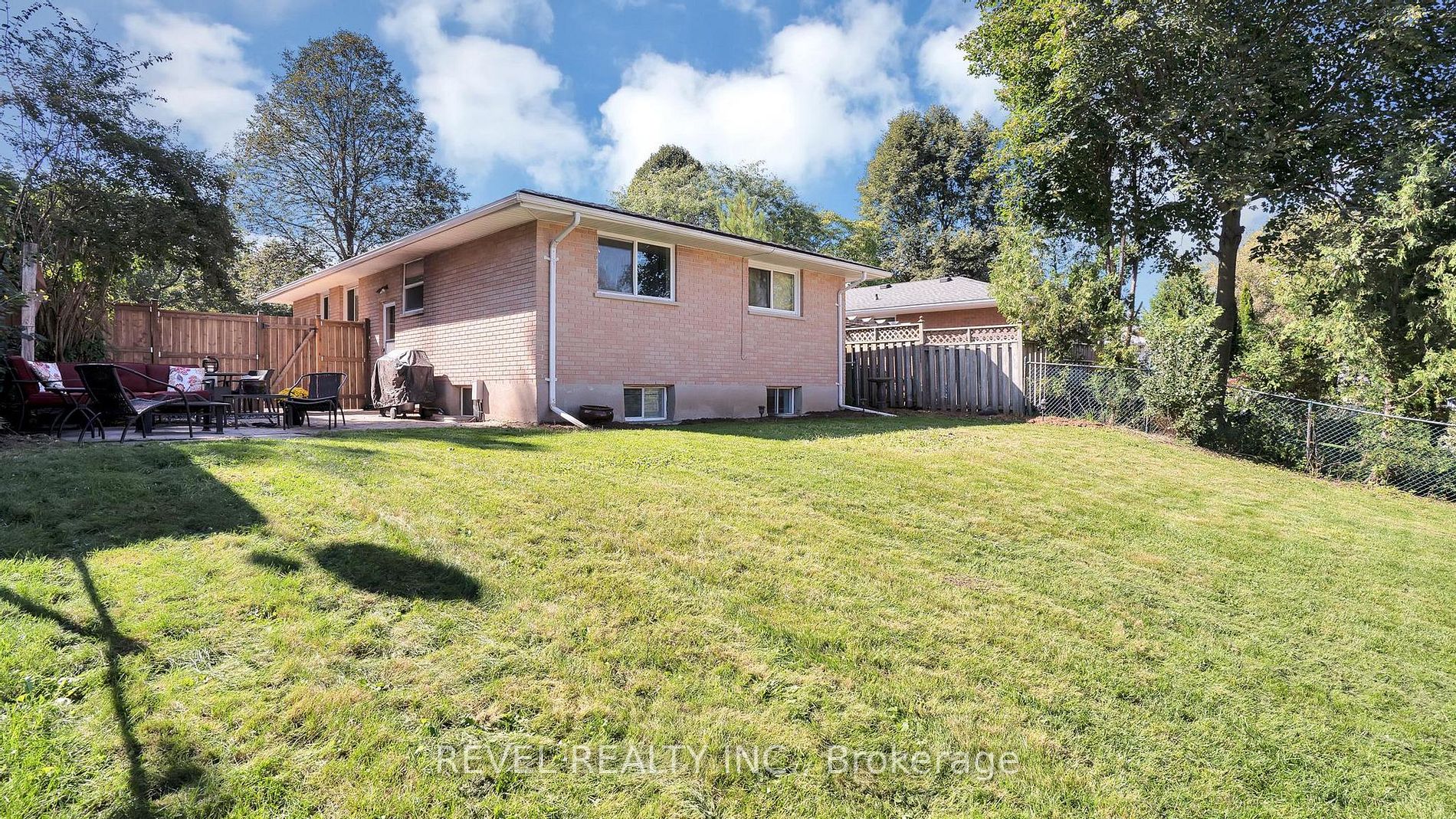 73 Cottonwood Cres
