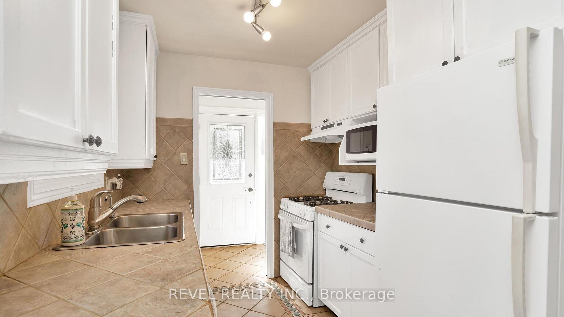 73 Cottonwood Cres