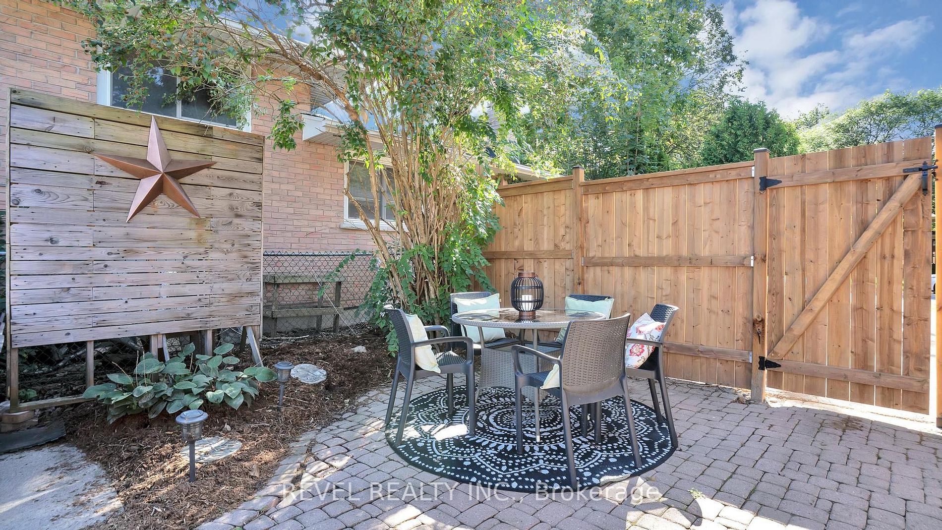 73 Cottonwood Cres