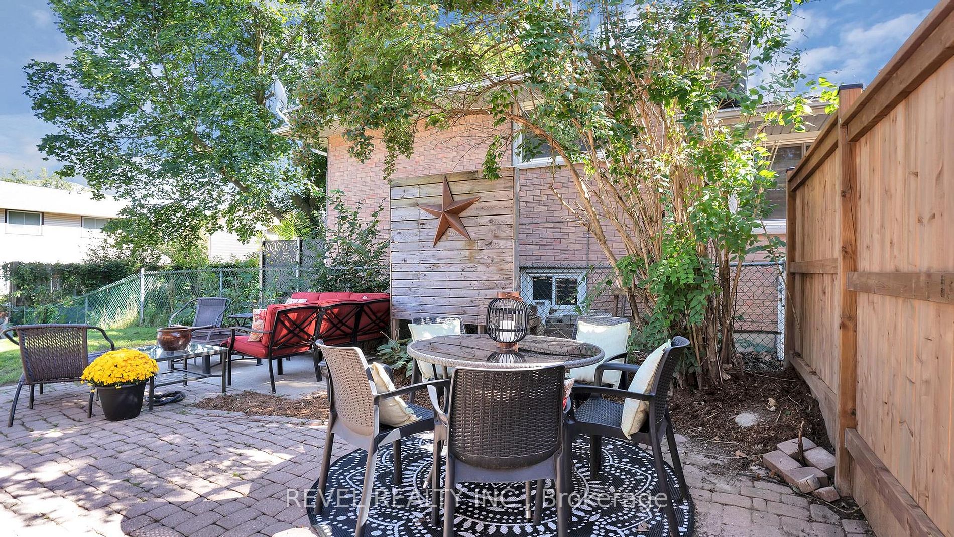 73 Cottonwood Cres