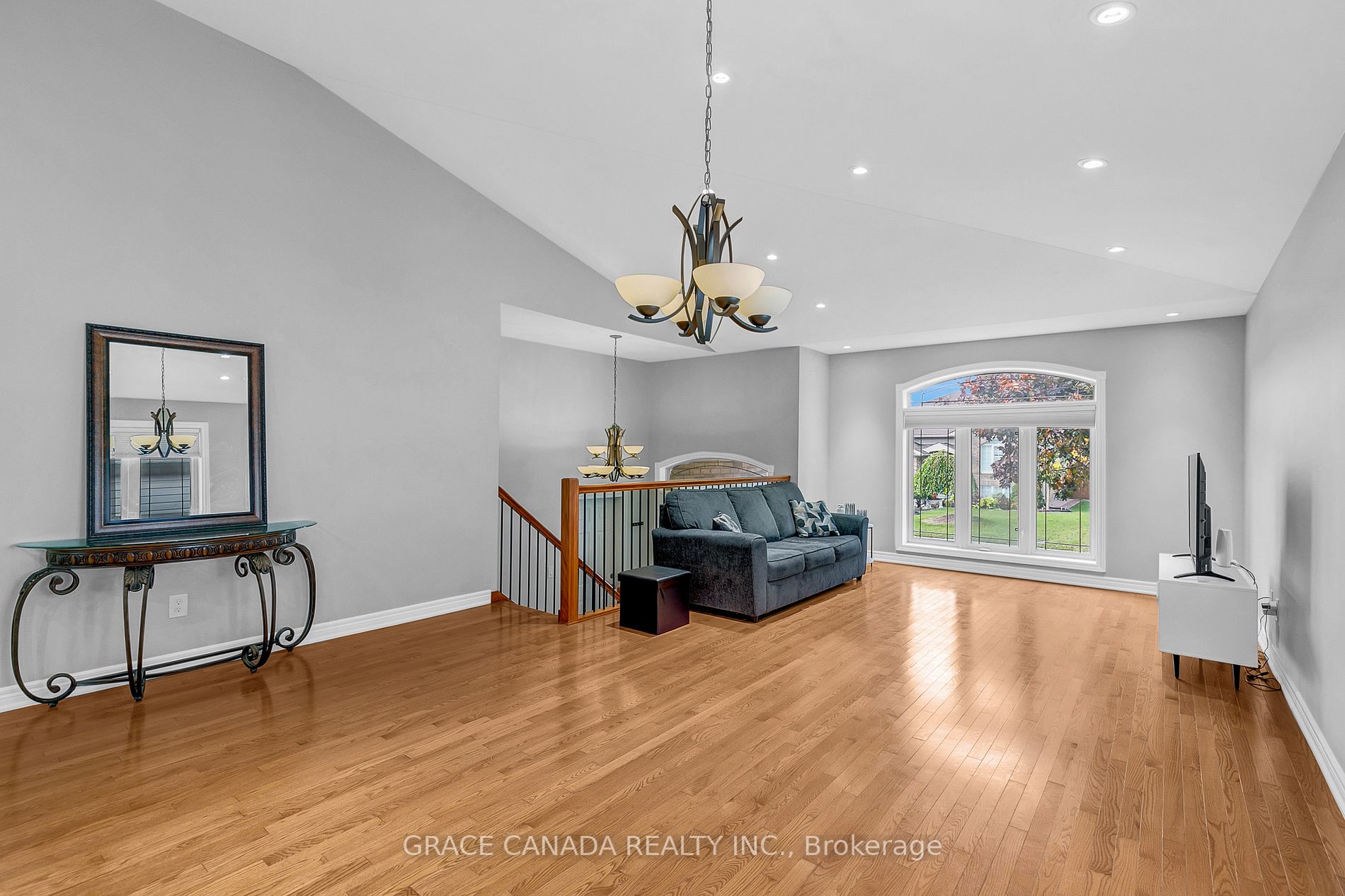 962 Bellagio Dr