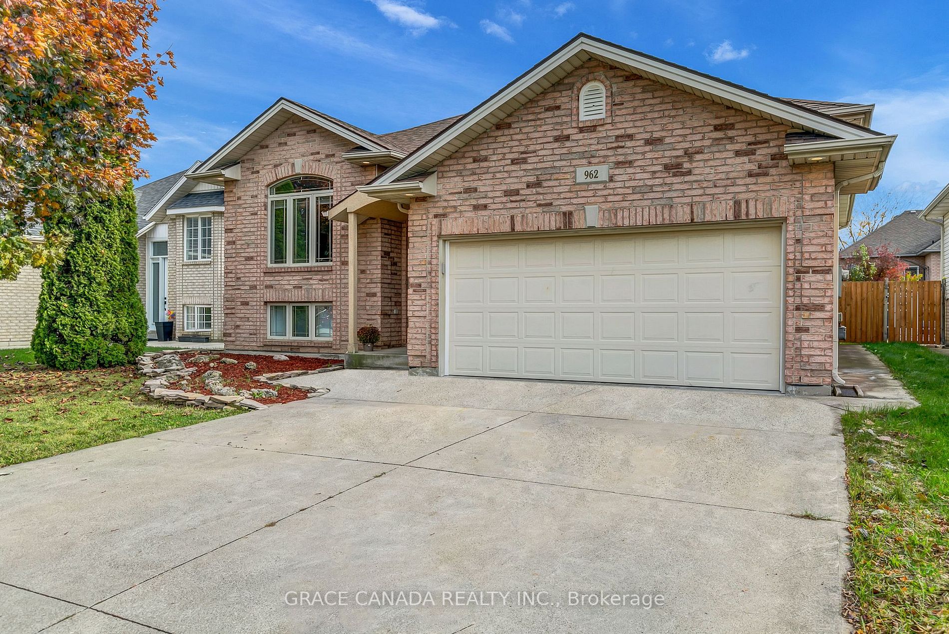962 Bellagio Dr