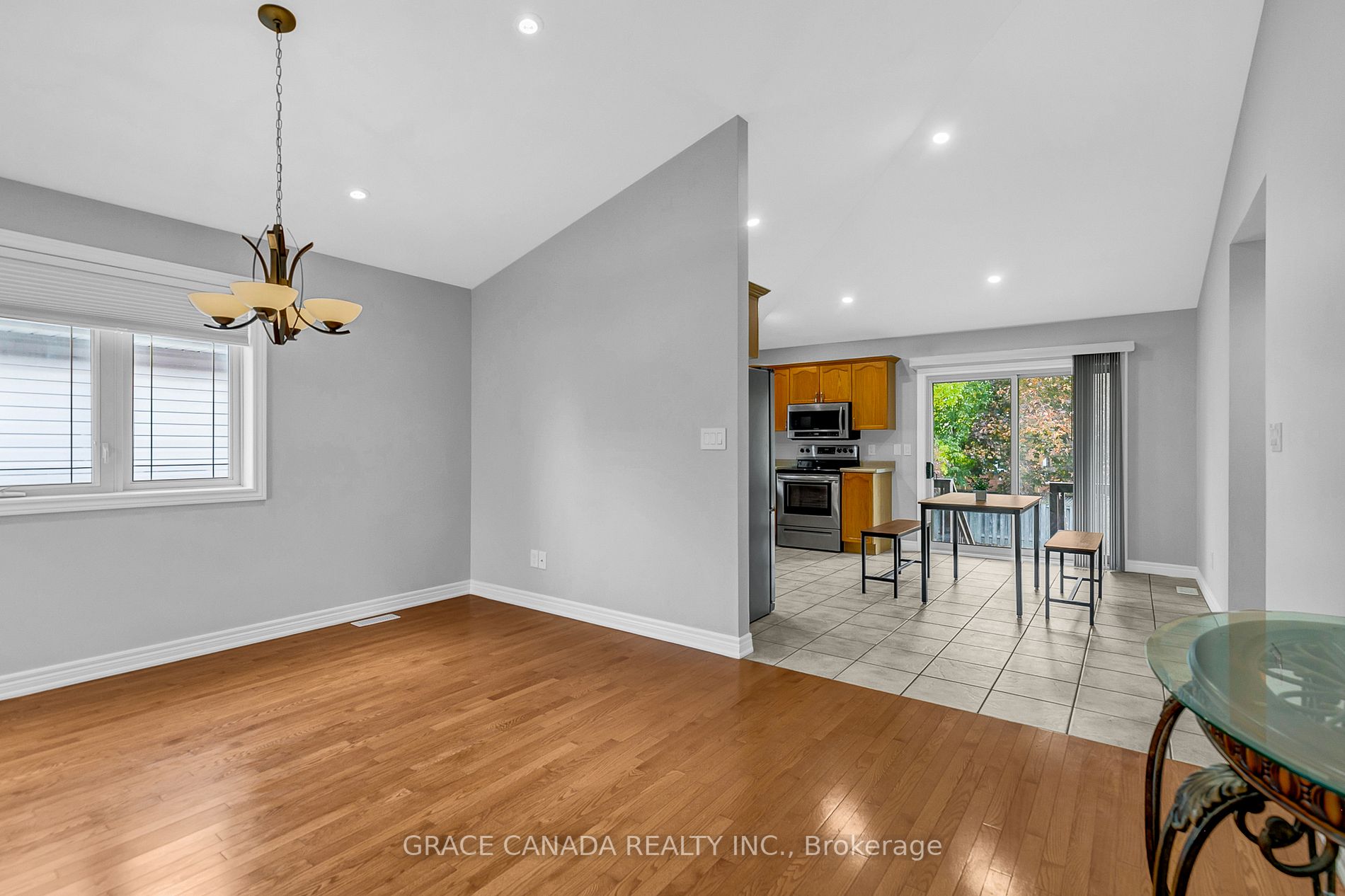 962 Bellagio Dr