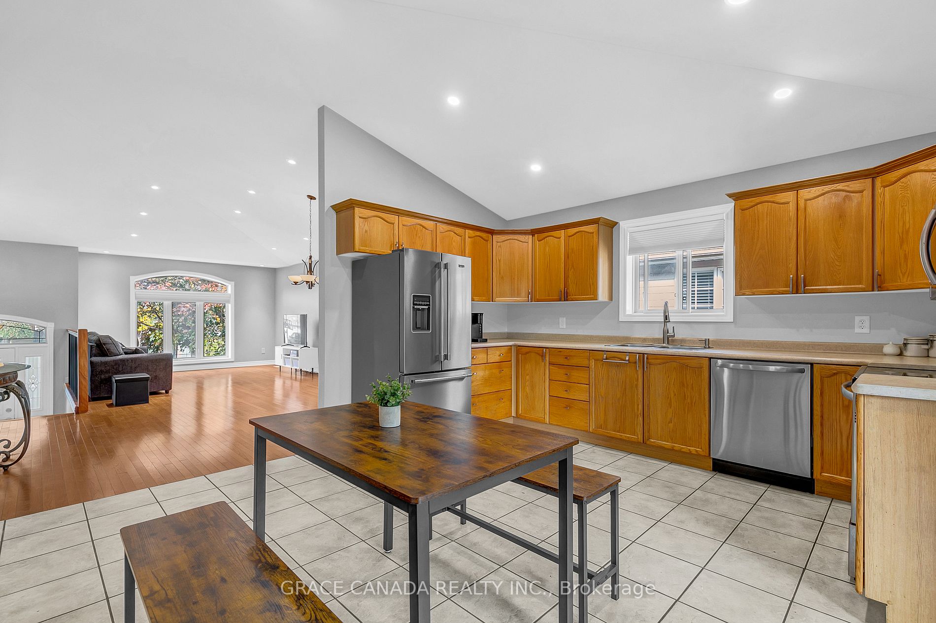 962 Bellagio Dr