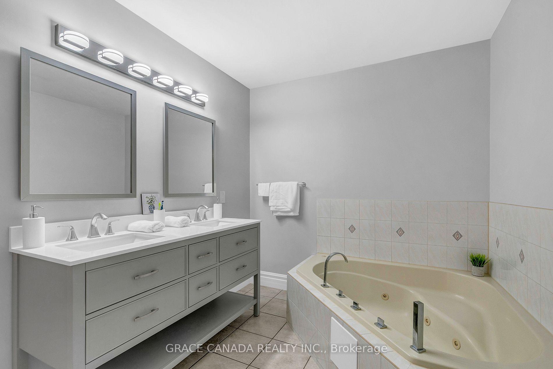 962 Bellagio Dr