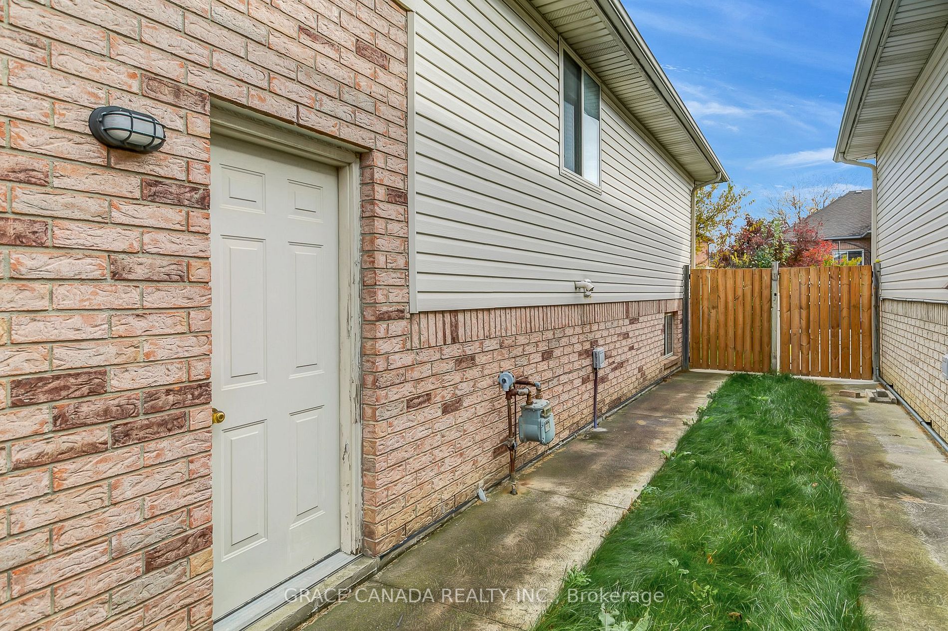 962 Bellagio Dr