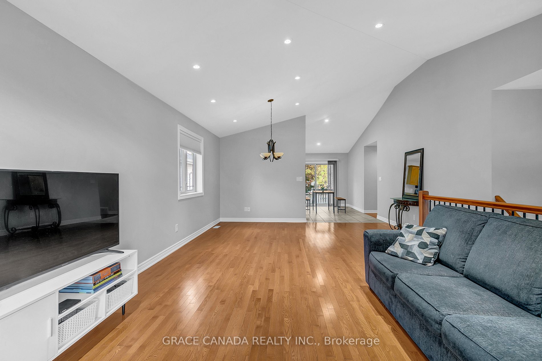 962 Bellagio Dr