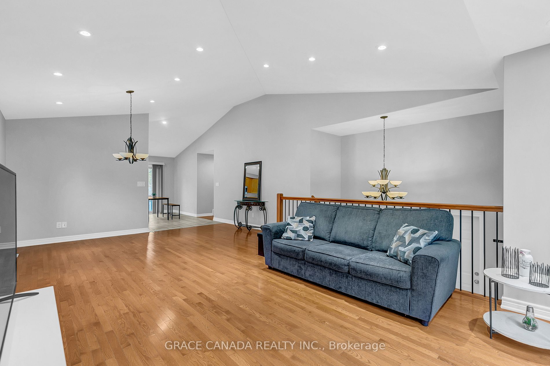 962 Bellagio Dr