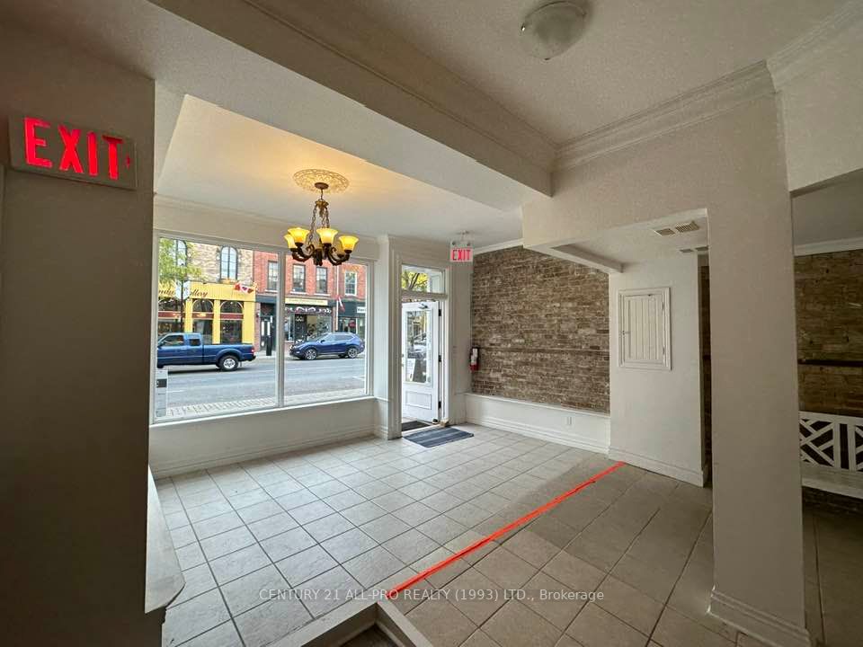 79 Aka King St W, #8