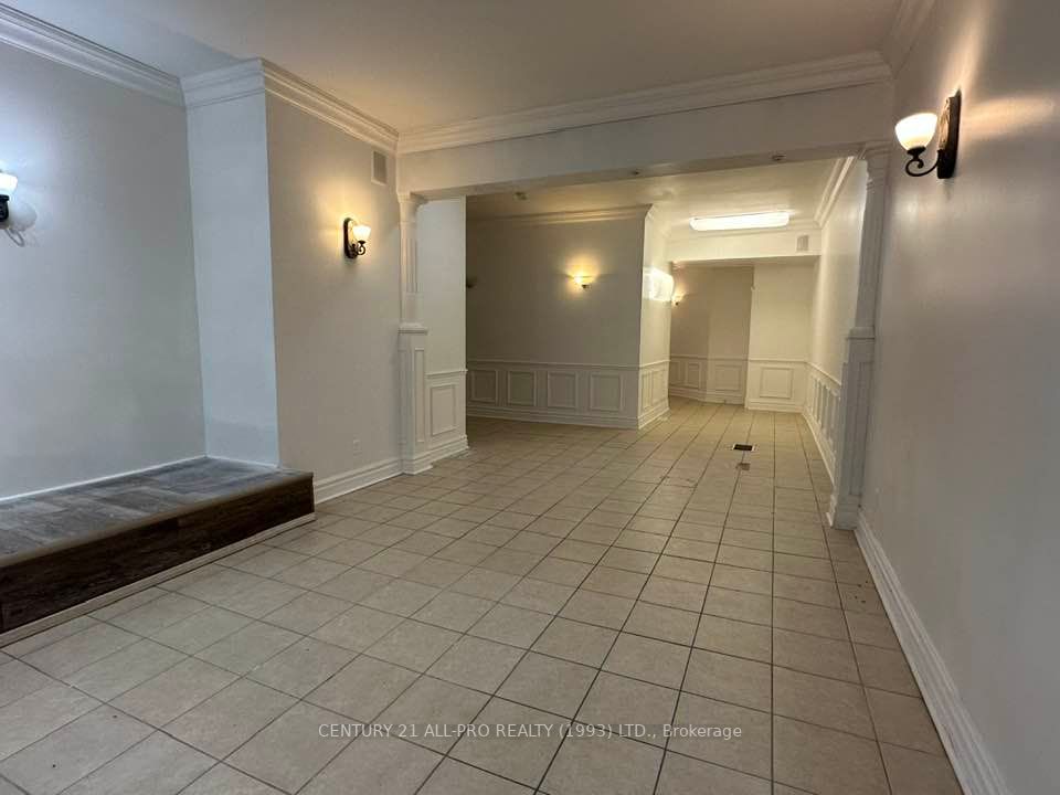 79 Aka King St W, #8