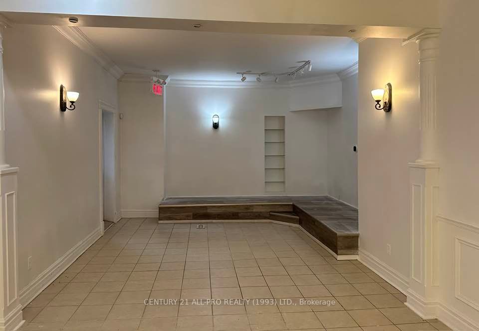 79 Aka King St W, #8