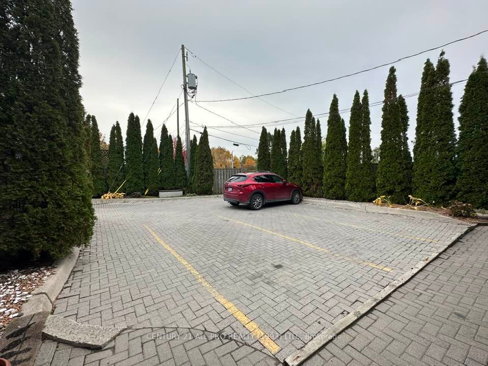 79 Aka King St W, #8