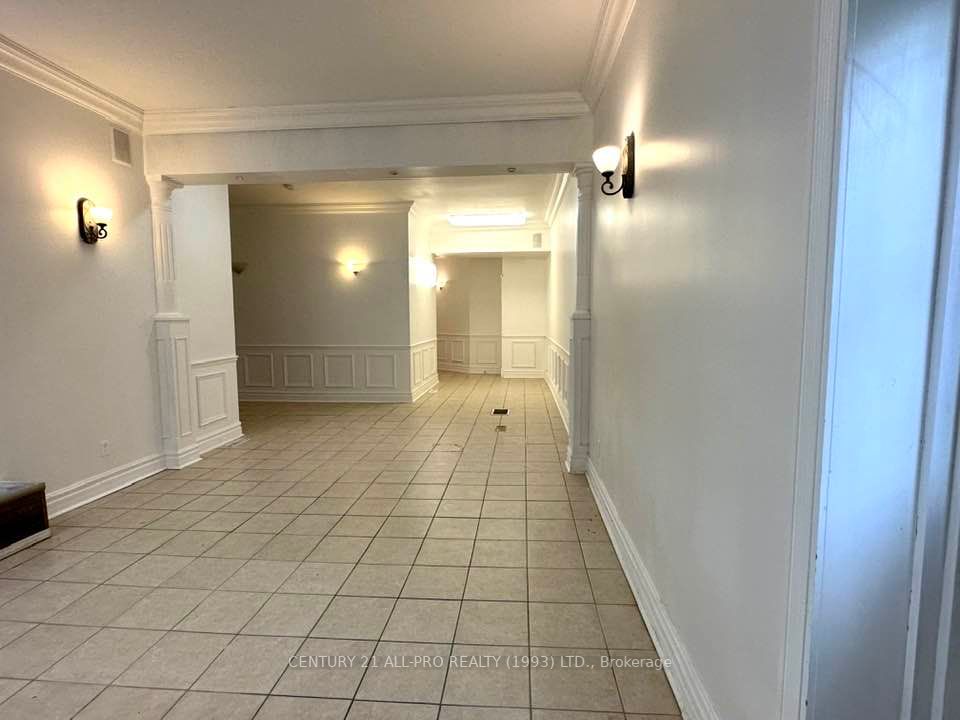 79 Aka King St W, #8