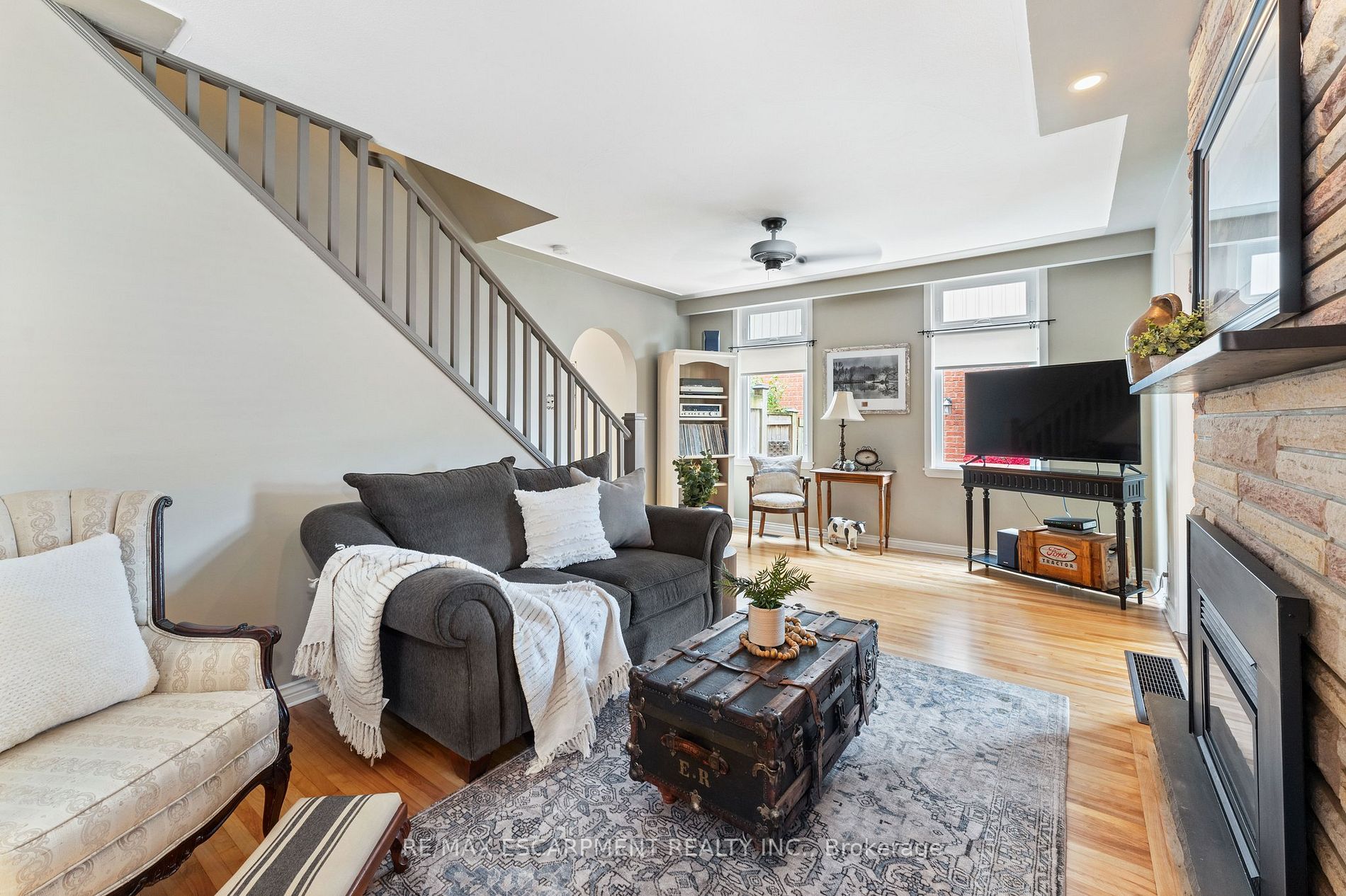 21 Orkney St W