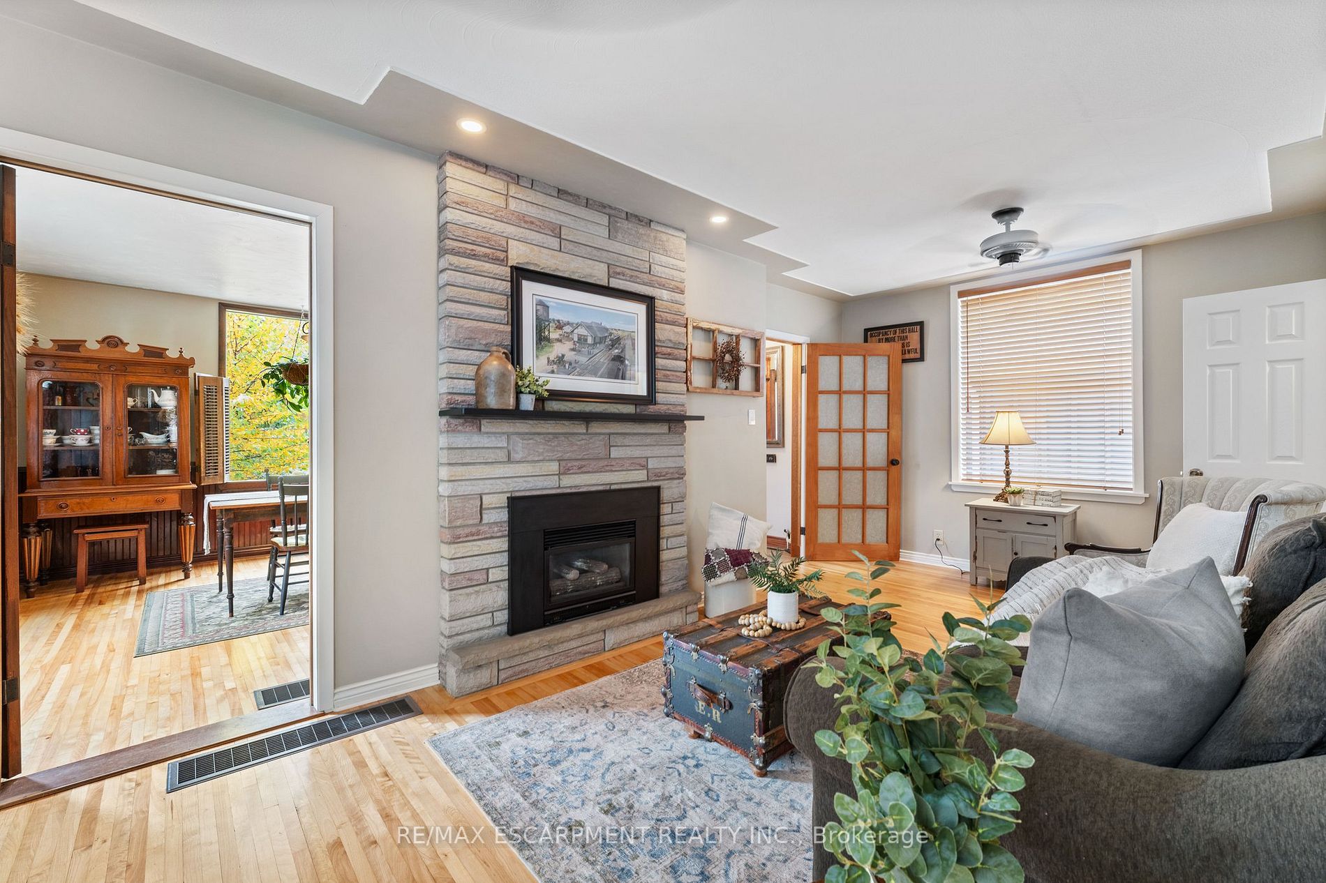 21 Orkney St W
