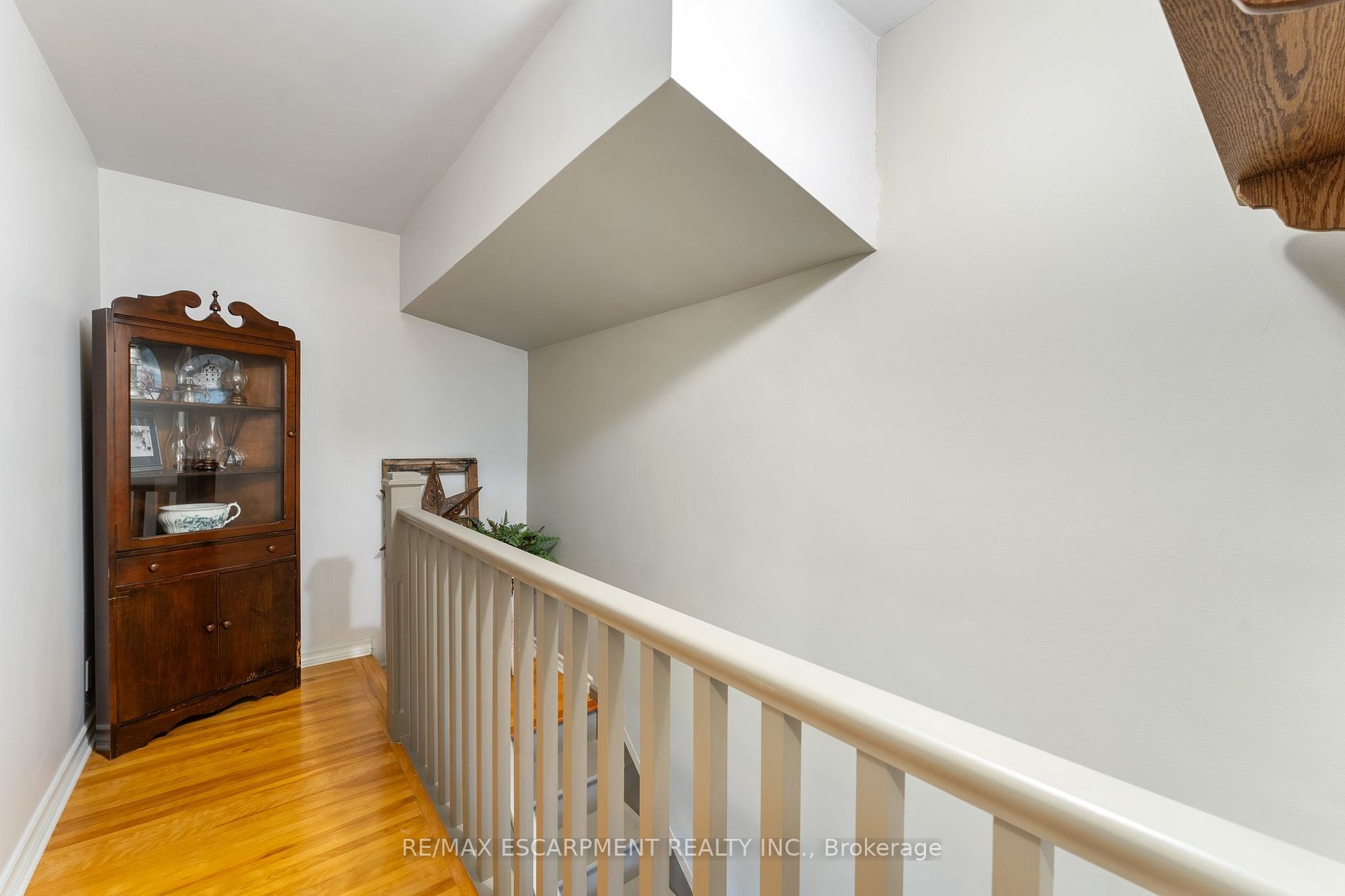 21 Orkney St W