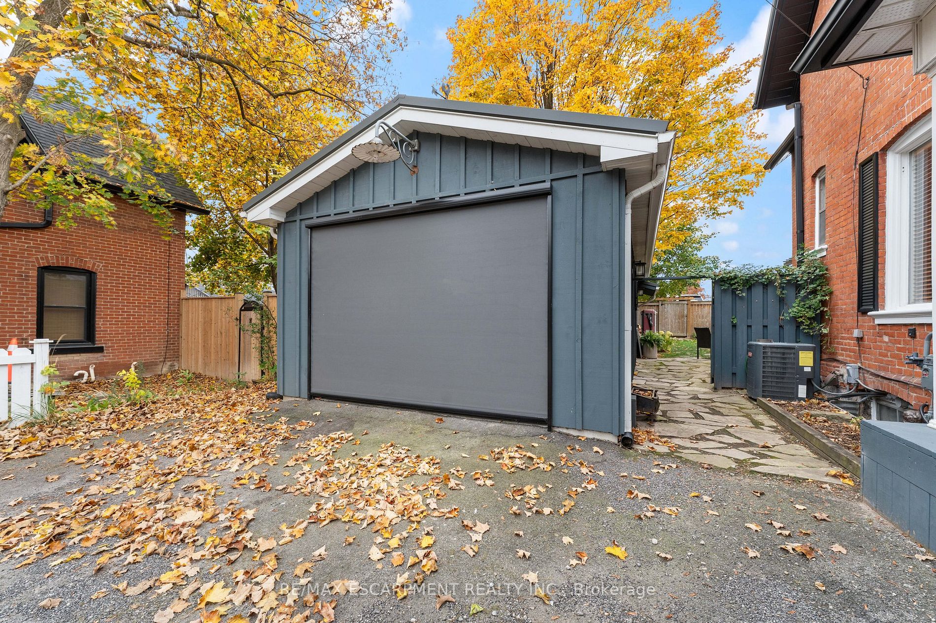 21 Orkney St W