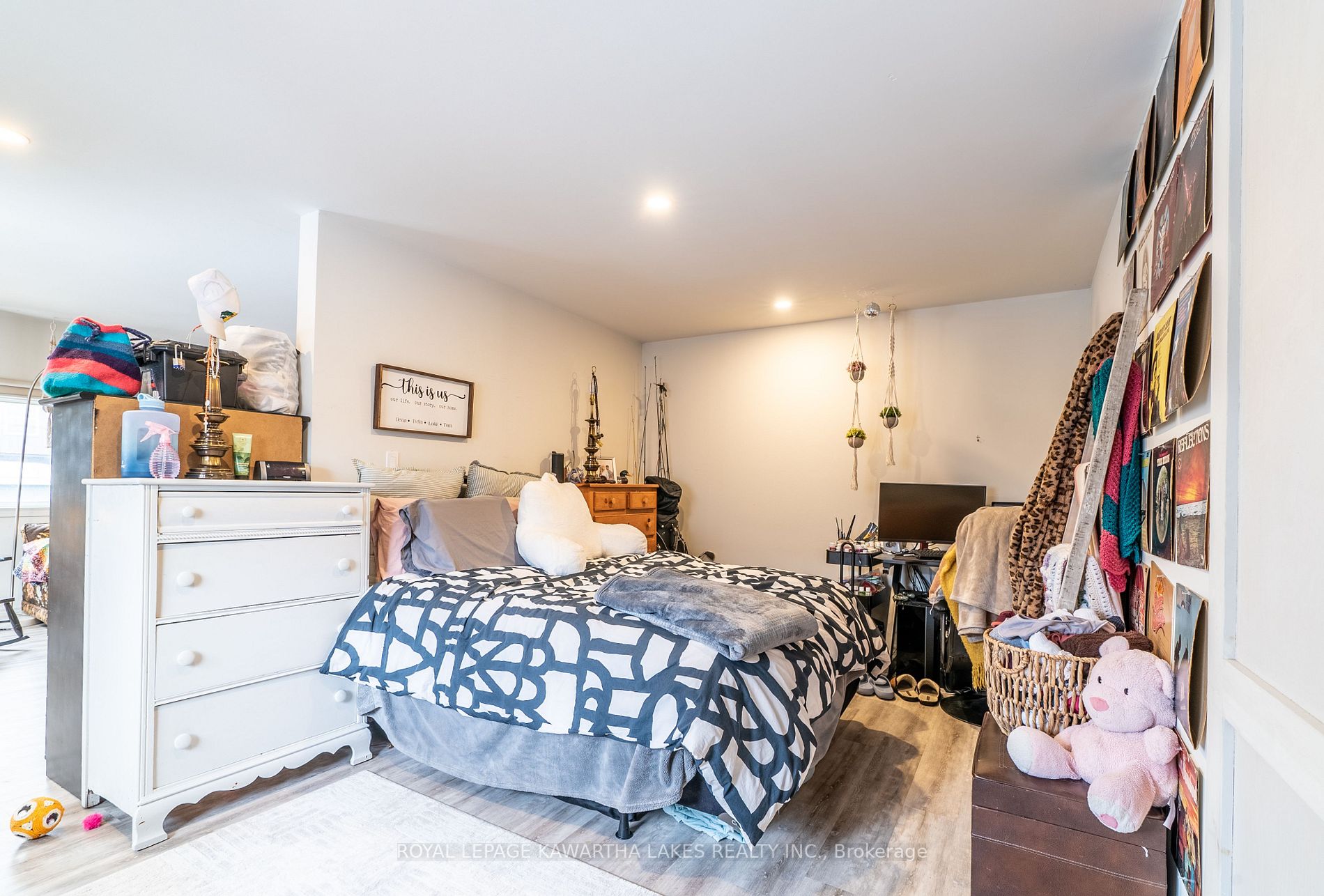 6 Francis St W