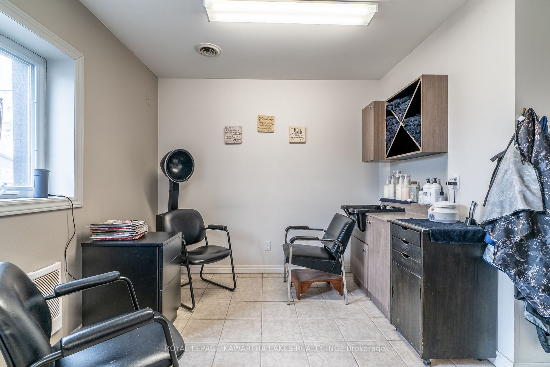 6 Francis St W