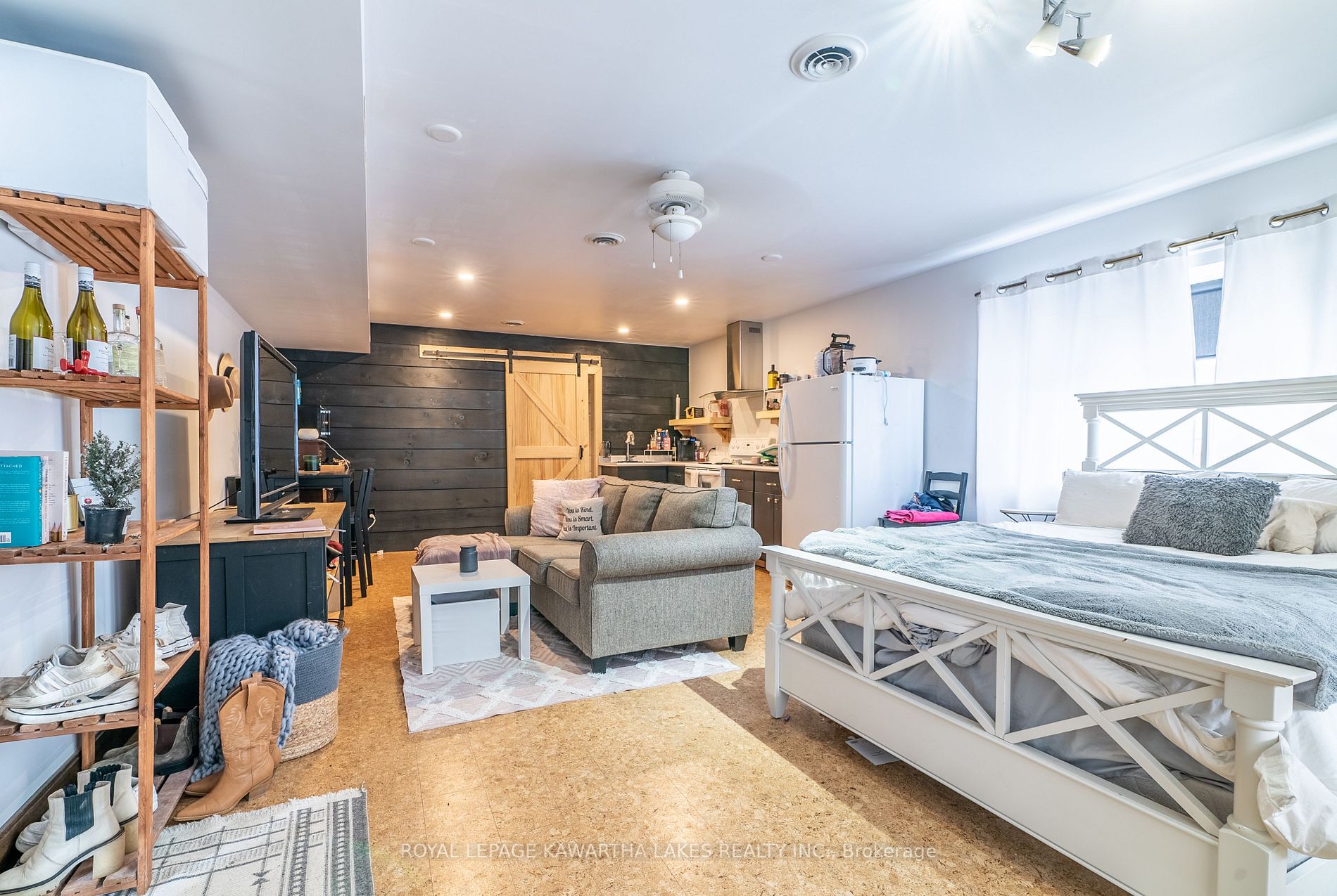 6 Francis St W