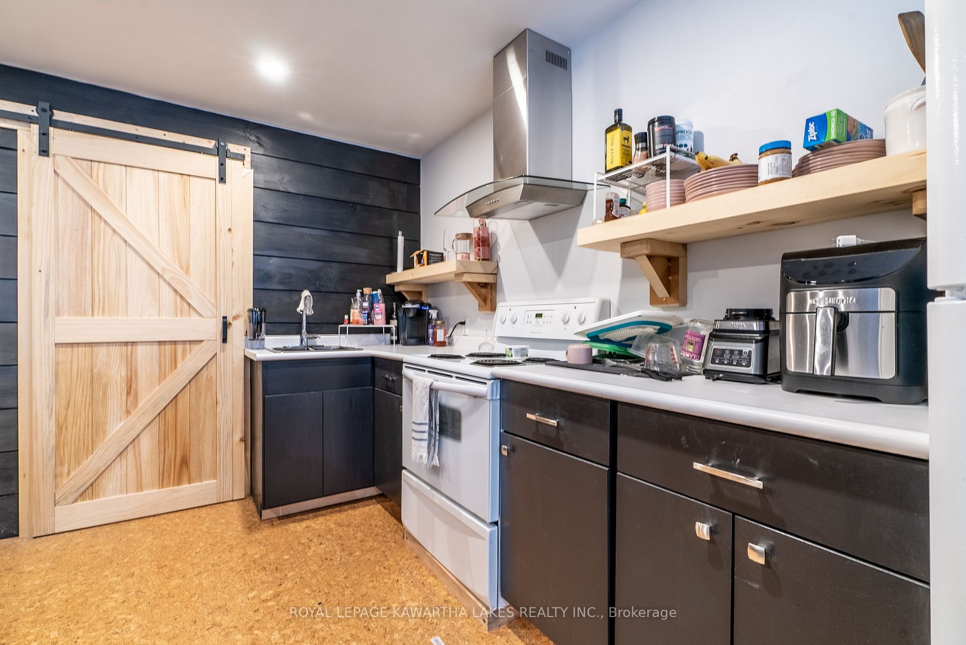 6 Francis St W